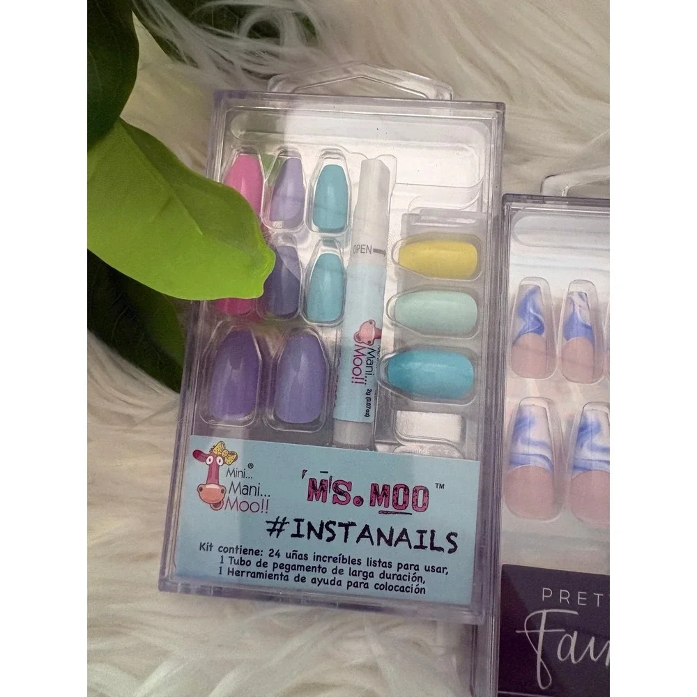 Fake nails! - Picture 2 of 3